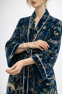 Kimono de terciopelo hecho a mano con estampado botánico de vida silvestre, largo, informal, de verano, estilo bohemio, tipo abrigo. - Product Image 5