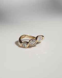 แหวนเพชรทรงรีสามเม็ด ดีไซน์หรูหราสำหรับผู้หญิง ทองคำแท้ 14k แหวนหมั้นสุดหรู สำหรับเป็นของขวัญแทนคำมั่นสัญญา - Product Image 5