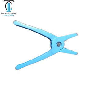 Pince applicatrice d'étiquettes auriculaires pour bovins, ovins et caprins, en acier inoxydable, TARIQ CRAFTED INDUSTRIES - Product Image 1