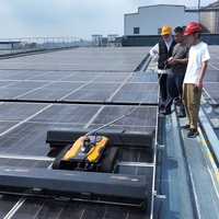 Robot de nettoyage de panneaux solaires LEOPARDDUST LD X6 PRO avec technologie intelligente de franchissement de pentes et de nettoyage efficace par brosse