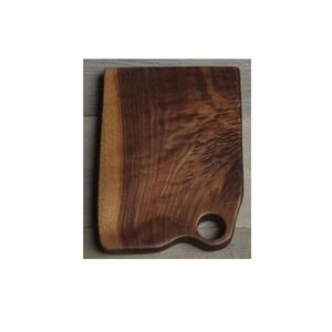 Tabla de Cortar de Madera de Nogal Premium, Tabla de Cortar de Madera Rústica con Borde Natural, Tabla de Servir Resistente para Cocina, Carne y Queso - Product Image 1