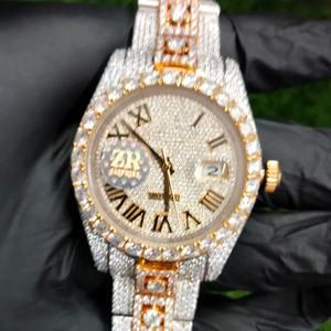 Reloj de lujo automático con diamantes y cristal de zafiro para hombre, diseño único, para uso formal, disponible para la venta. - Product Image 4