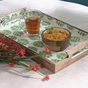 Bandeja de Servir de Madera Hecha a Mano con Diseño de Hojas, Acabado Esmaltado, Bandeja Decorativa para Servir Alimentos con Asas, Plato Decorativo para Cocina y Hogar - Product Image 3