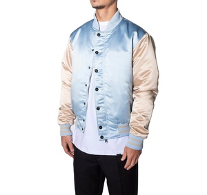 Veste de sport en satin bleu clair pour homme avec manches beiges, col montant, fermeture à boutons, vêtement décontracté pour le printemps - Product Image 4