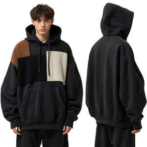 Sweat-shirt en molleton de coton premium pour homme, coupe oversize, avec grandes appliques en tissu chenille et patchwork en sergé - Product Image 3