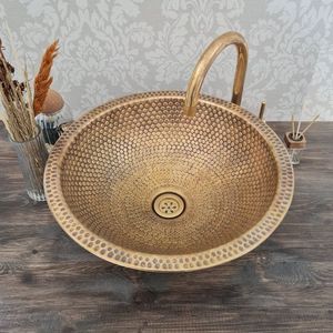Lavabo en laiton haut de gamme fait main, collection de design d'intérieur décorative pour salle de bain, maison et hôtel - Product Image 1