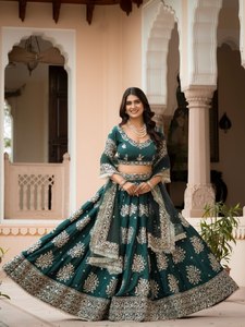 Ensemble Lehenga Choli en soie verte orné, longueur ras du sol, sans plis, style floral Zari, tenue indienne pakistanaise pour mariage et fête - Product Image 2