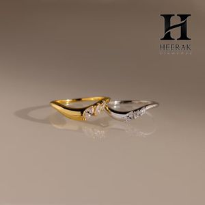 Anillo Cruzado de Oro Macizo con Diamantes Marquise, Diseño Ondulado, Joyería Fina de Alta Gama, Venta al Por Mayor - Product Image 3