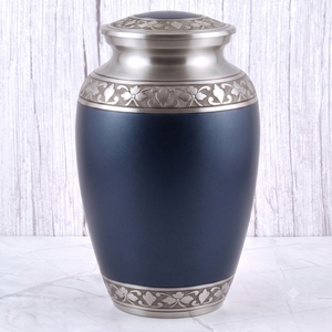 Urna funeraria de latón con diseño floral morado y plateado para cenizas humanas, urna conmemorativa para entierro, superficie pulida. - Product Image 2