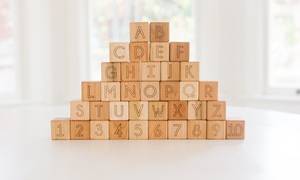 Dés en bois écologiques avec lettres de l'alphabet - nouveauté tendance, best-seller - durables - Product Image 2