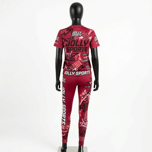 Ensemble de sport pour femme en polyester et élasthanne de haute qualité 220 GSM, t-shirt et legging rouges extensibles, logo sublimé. - Product Image 2