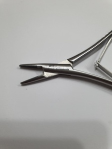 Endo Tech Castroviejo ETI-1001-727 Portaagujas dental de acero de 14 cm con fuente de alimentación manual para cirugía de oídos, ojos, nariz y garganta, 5 años de garantía - Product Image 5