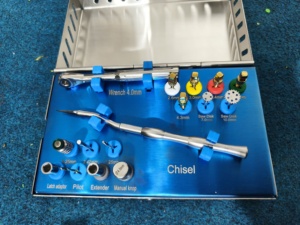 Kit d'implants dentaires manuels en acier inoxydable Bone Bridge Instruments BBI-386, comprenant ciseaux, disques, et dilatateurs osseux, avec tige de 3 mm et tête de 1,6 mm - Product Image 5