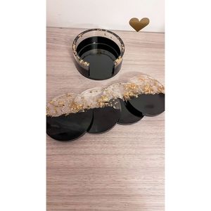 Sous-verres en résine de luxe, ensembles de service de boissons contemporains en formes ovales et rondes pour les maisons modernes - Product Image 1