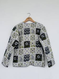 Veste matelassée en coton noir à motifs patchwork, réversible, légère, respirante, chaude, à fleurs, pour l'hiver, faite à la main, style resort - Product Image 4
