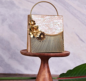 Pochette pour femmes en laiton et nacre, pochette en laiton et nacre faite à la main pour femmes par LUXURY CRAFTS - Product Image 5