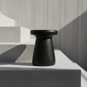 Taburete de Madera de Teca Hecho a Mano Moa, Diseño Minimalista Contemporáneo, Acabado Ecológico, Decoración para el Hogar, Muebles para Cafeterías y Resorts - Product Image 1