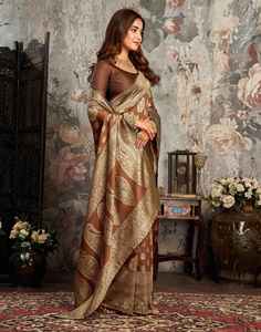 Sari de Seda Marrón con Bordado Zari Dorado, Traje Tradicional Indio para Bodas, para Mujer, Largo hasta el Suelo, Corte Regular - Product Image 2