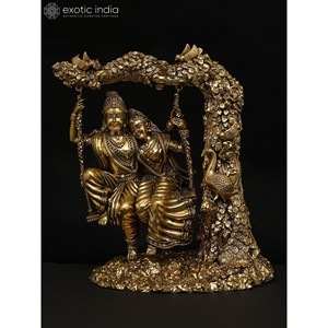 Statue en laiton ultrafin de Radha Krishna sur une balançoire, sculpture élégante, œuvre d'art exotique d'Inde - Product Image 3