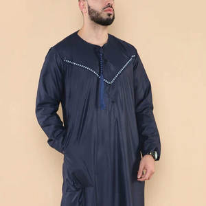 Thobe islamique pour hommes, élégant et de haute qualité, 100% coton, long, couleur foncée, vêtements pour hommes, thobe / thawb pour le Ramadan - Product Image 5