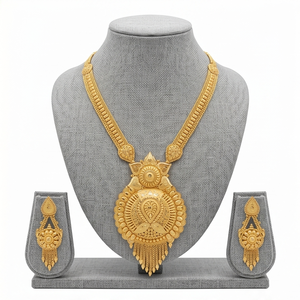 Parure de bijoux ethniques classiques Divyoro en or, collier, boucles d'oreilles et pendentif pour femme, idéale pour fiançailles et mariage, en alliage plaqué or 24 carats, origine Orissa - Product Image 1