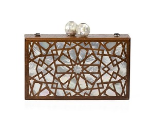 Elegant Natural Shell Mother of Pearl Clutch Purse with Metal Shoulder Chain - Product Image 5
