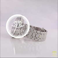 Montre de luxe haut de gamme en moissanite avec des pierres rondes brillantes et une élégante finition en or blanc, montre de créateur