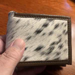 Portefeuille pour homme en cuir de vachette façonné à la main, RFID, fin, avec pince à billets et huit emplacements - Product Image 1