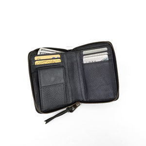 Cartera vertical corta unisex de cuero genuino curtido vegetalmente Castello, hecha a mano y de alta calidad, con forro de poliéster. - Product Image 3