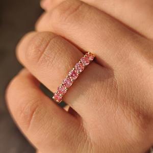 แหวนแต่งงานเพชรชมพูทรงกลมขนาด 1.00-2.00 กะรัต เพาะเลี้ยงในห้องปฏิบัติการ ได้รับการรับรองจาก IGI แบบครึ่งวงนิรันดร์ ทอง 14K/18K หรือ PT950 S925 - Product Image 2