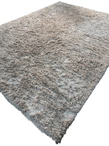 Alfombra de Seda Gris-Beige de Pelo Largo: Alfombra Moderna y Suave para el Suelo - Product Image 3