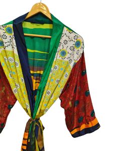 Kimono de Lujo con Parches de Seda, Túnica Larga para Dormir o como Cubre Bikini, Kimono Hecho a Mano con Sari de Seda Reciclada Vintage de la India - Product Image 3