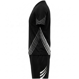 Conjunto de Camiseta de Fútbol Negra con Cuello en V para Hombre, con Diseño de Rayas Blancas, Manga Corta, Nombre del Equipo Personalizado, Logotipo Frontal Personalizado - Product Image 3
