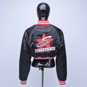 Fabricants de vestes varsity personnalisées de haute qualité avec logo brodé sur le devant et le dos, veste streetwear pour femmes - Product Image 4