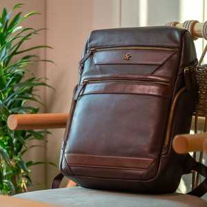 Mochila Profesional de Cuero Genuino Color Marrón, Apta para Laptops de Hasta 16 Pulgadas, Diseño Práctico - Product Image 4