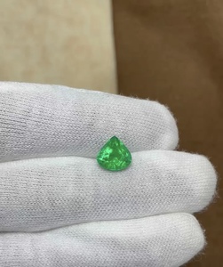 Émeraude de Zambie de haute qualité, forme triangulaire, pierre précieuse verte en vrac pour la fabrication de bijoux - Product Image 5