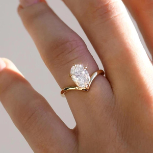 Anillo de Compromiso de Moissanita con Corte Marquesa, Anillo Solitario con Banda de Oro Trenzado, Anillo de Promesa Elegante y Minimalista para Mujer, Único - Product Image 5