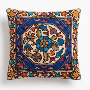Kashmiri crewel ปลอกหมอนอิงปักลาย-เหรียญแปดเหลี่ยมสีครีมและโคบอลต์สีน้ำเงิน - Product Image 5