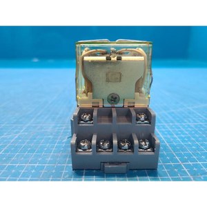 Conjunto de Relé de Potencia de 4 Polos IDEC RH4B-U (Relé) / SH4B-05 (Base) RH4B-U + SH4B-05, Usado como Equipo Semiconductores de Época - Product Image 4