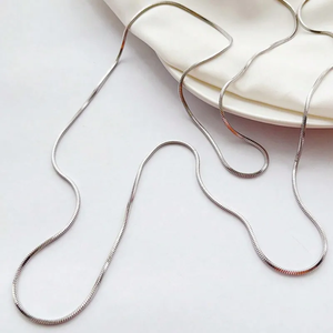 สร้อยคอทรงเรขาคณิตแบบเรียบง่ายสำหรับทุกเพศ ดีไซน์หรูหรา ผลิตจากสแตนเลส - Product Image 6