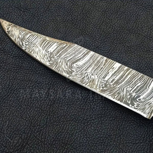 Cuchillo Bowie de Acero de Damasco Hecho a Mano con Funda de Cuero, Hoja de Espesor Completo, Cuchillo de Caza Personalizado, Hoja Afilada para Supervivencia y Camping - Product Image 3