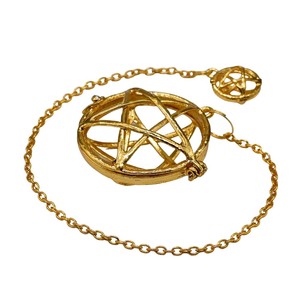 Pendentif cage circulaire dorée en gros pour la guérison énergétique, la divination et l'art écologique - Product Image 3