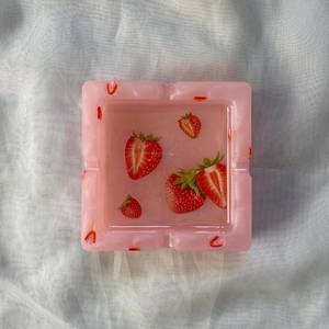Cenicero de Resina Hecho a Mano con Diseño Artístico Abstracto Moderno, Forma Personalizada para Accesorios de Fumar Elegantes y Decoración del Hogar - Product Image 4