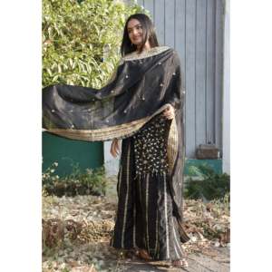 Traje Lehenga Negro Bordado de Diseñador de Moda Feni con Dupatta Elegante, Talla M, Ropa Tradicional Regional, 1000g - Product Image 2