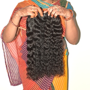 Cabello Humano Indio Remy Negro Rizado Suelto de Primera Calidad al por Mayor - Paquetes de Cabello de Templo con Corte Recto de Tamil Nadu 100g/pieza - Product Image 1