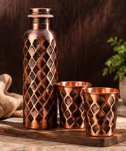 Juego de Regalo de Botella de Agua de Cobre Martillado Ecológico Premium con 2 Vasos y Caja de Regalo de Lujo con Patrón de Diamantes - Product Image 5