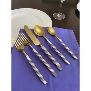 Ensemble de couverts en métal contemporains, couverts décoratifs pour la cuisine, la salle à manger et la présentation de table au restaurant - Product Image 4