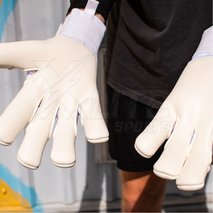 Gants d'entraînement de gardien de but en cuir antidérapants à doigts complets respirants pour l'entraînement de football, les séances d'académie, les clubs de football et les activités en extérieur - Product Image 4