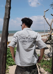 เสื้อเชิ้ตแขนสั้นลำลองผู้ชาย GUPO SWEET HOME ลายสก็อตคลาสสิก ปกคอพับ ระบายอากาศได้ดี เป็นมิตรกับสิ่งแวดล้อม แห้งเร็ว ODM - Product Image 2