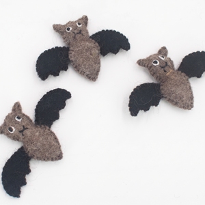 Ensemble de décorations suspendues effrayantes pour Halloween en feutre et laine brodés, en forme de chauve-souris, idéal pour les enfants - Product Image 1